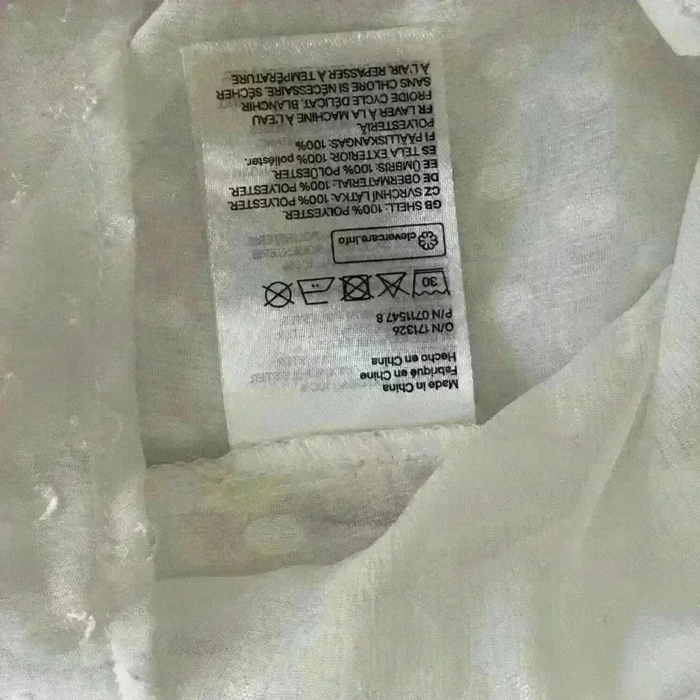 H&M Blouse in airy, pattern-weave fabric. - Picture 6 of 10